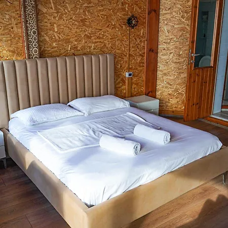 فندق مبيت وإفطار Skela E Pirgut 3*