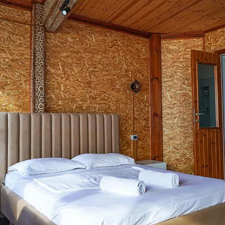 Skela E Pirgut לינה וארוחת בוקר דיוויאקה