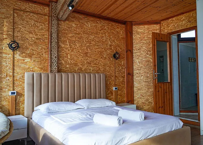 Skela E Pirgut Bed & Breakfast Divjake