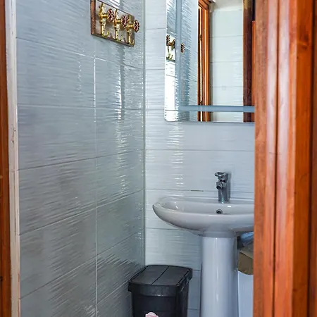 Skela E Pirgut Bed & Breakfast Divjake